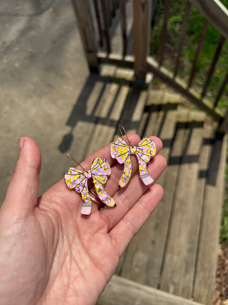 Pencil bow hooks