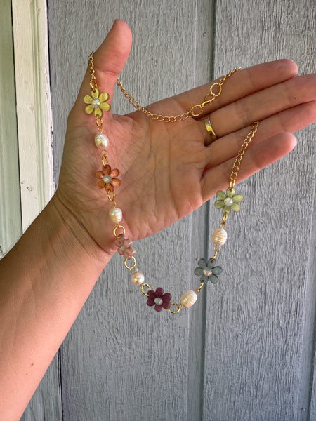 Floral rainbow daisy pearl necklace