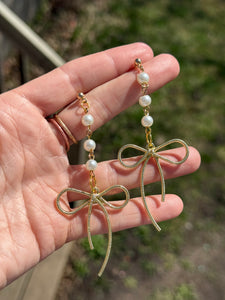 Pearl bow dangle earrings