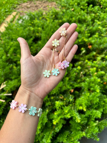 Floral rainbow daisy bracelet
