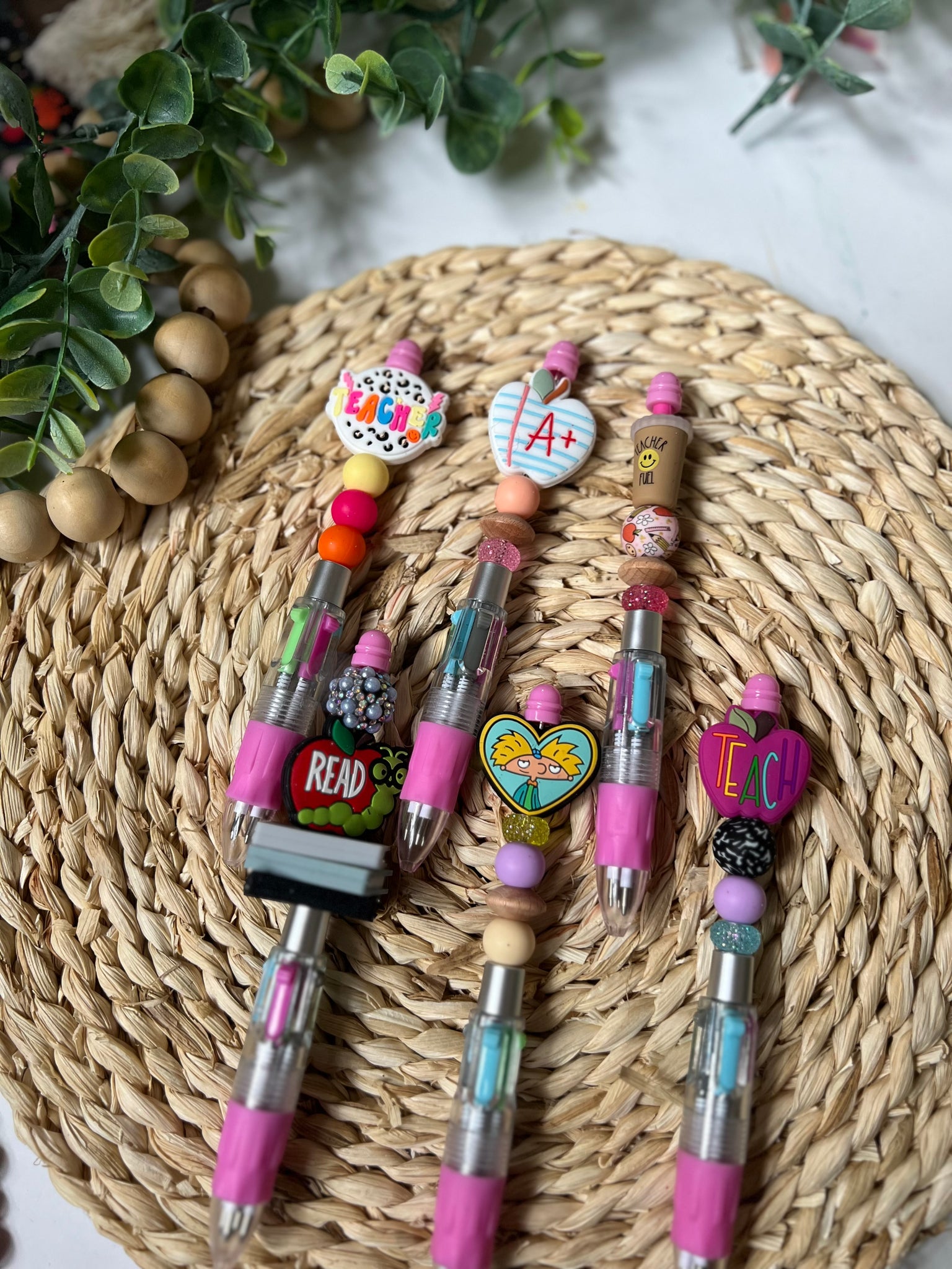 Beaded clicker colored pens