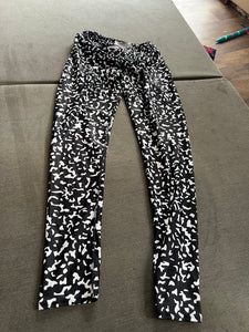 Imperfect composition leggings large