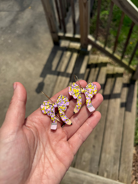 Pencil bow hooks