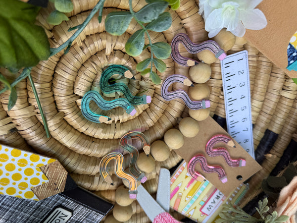 Squiggle pencil stud