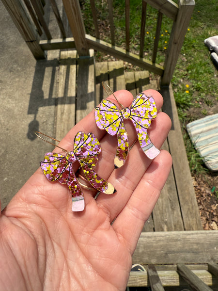 Pencil bow hooks